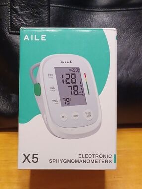 AILE X5 Digital Blood Pressure Monitor in White NIB
